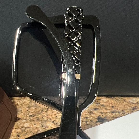 New CHANEL Elegant Auth.Black Sunglasses all accessories included - Picture 11 of 13